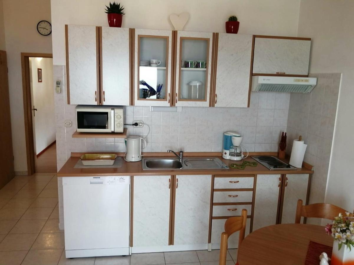 Apartments Borovina 볼 외부 사진