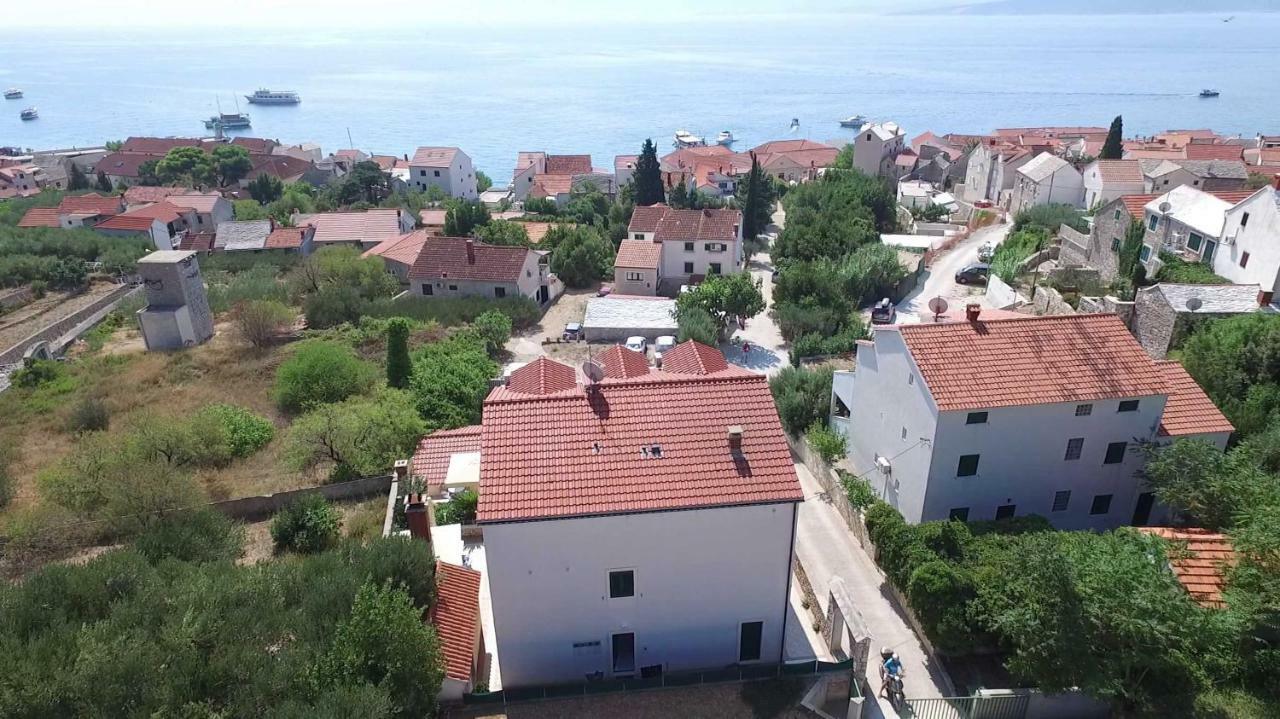 Apartments Borovina 볼 외부 사진